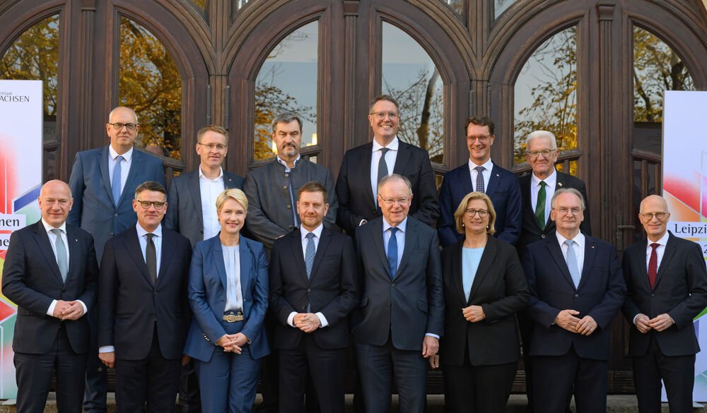 OERR – Der Staat auf Sendung